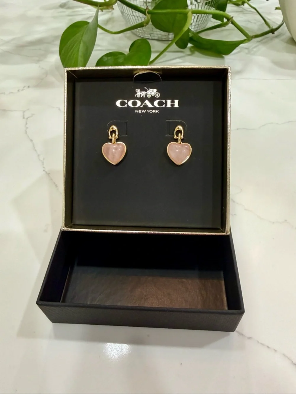 COACH Semi-precious Rose
Quartz Heart Drop gold-tone
Signature C link Earrings - Picture 2 of 6